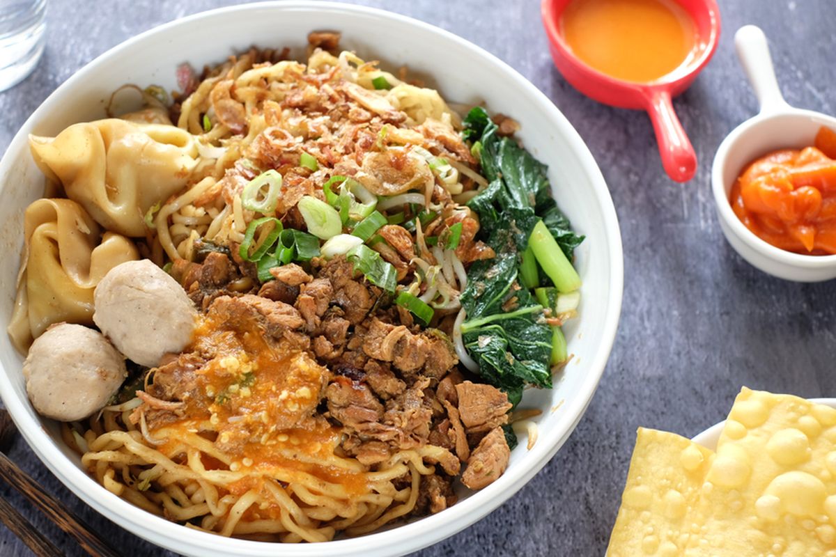 Mie Ayam Bapak Watim: Kehangatan yang Menggigit di Setiap Suapan